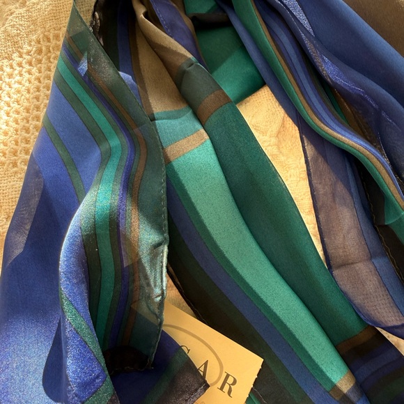 NWT Oscar de la Renta 100% Silk Scarf in Blue and Green - Picture 8 of 11